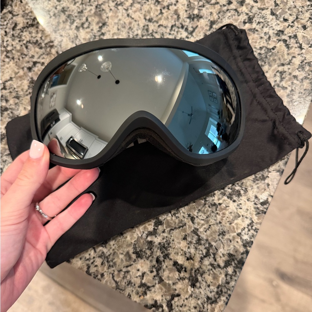 Ski goggles